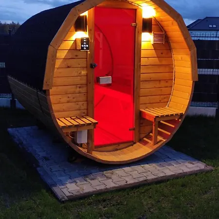 Mila 70qm Bis 5 Gaeste Mit Fass-sauna, Whirlpool April Bis Oktober, 75qm Terrasse Und Eingezaeunten Garten Haustiere Willkommen Casa vacanze Sieroslaw (Kamien)