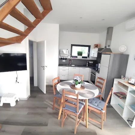 Mila 70qm Bis 5 Gaeste Mit Fass-sauna, Whirlpool April Bis Oktober, 75qm Terrasse Und Eingezaeunten Garten Haustiere Willkommen * Sieroslaw (Kamien)